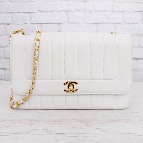 Chanel Mademoiselle White Lambskin Diana Flap Shoulder Crossbody Bag A5386 - Picture 1 of 12